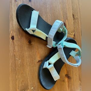 Loved Tevas sz 7